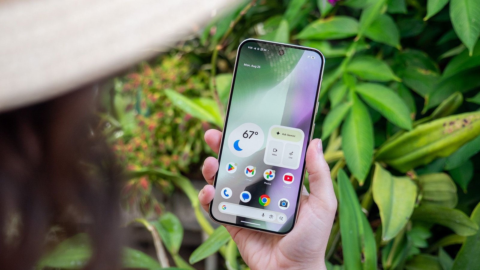 Pixel 10 Gets a Gemini AI That Taps Your Screen For You—Hands-Free Ordering Arrives